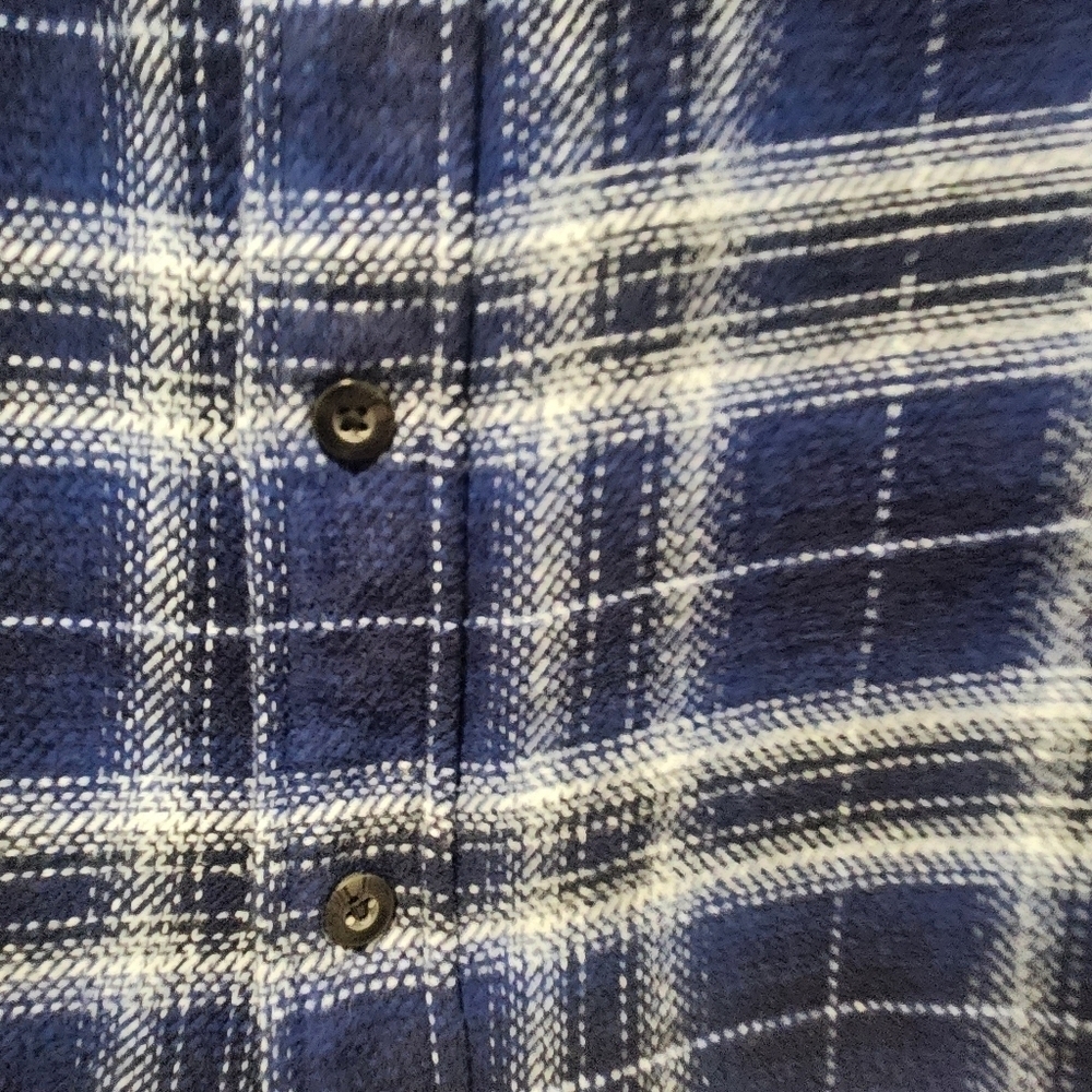 Woolrich Men’s Blue Plaid Flannel Shacket – 100% Cotton Button Down with Pockets - Picture 6 of 10
